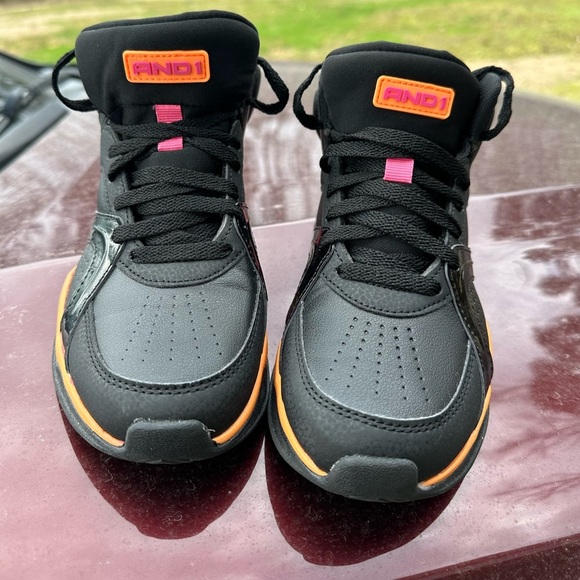 Black And1 shoes with pink and orange. Size 8 - Picture 5 of 9